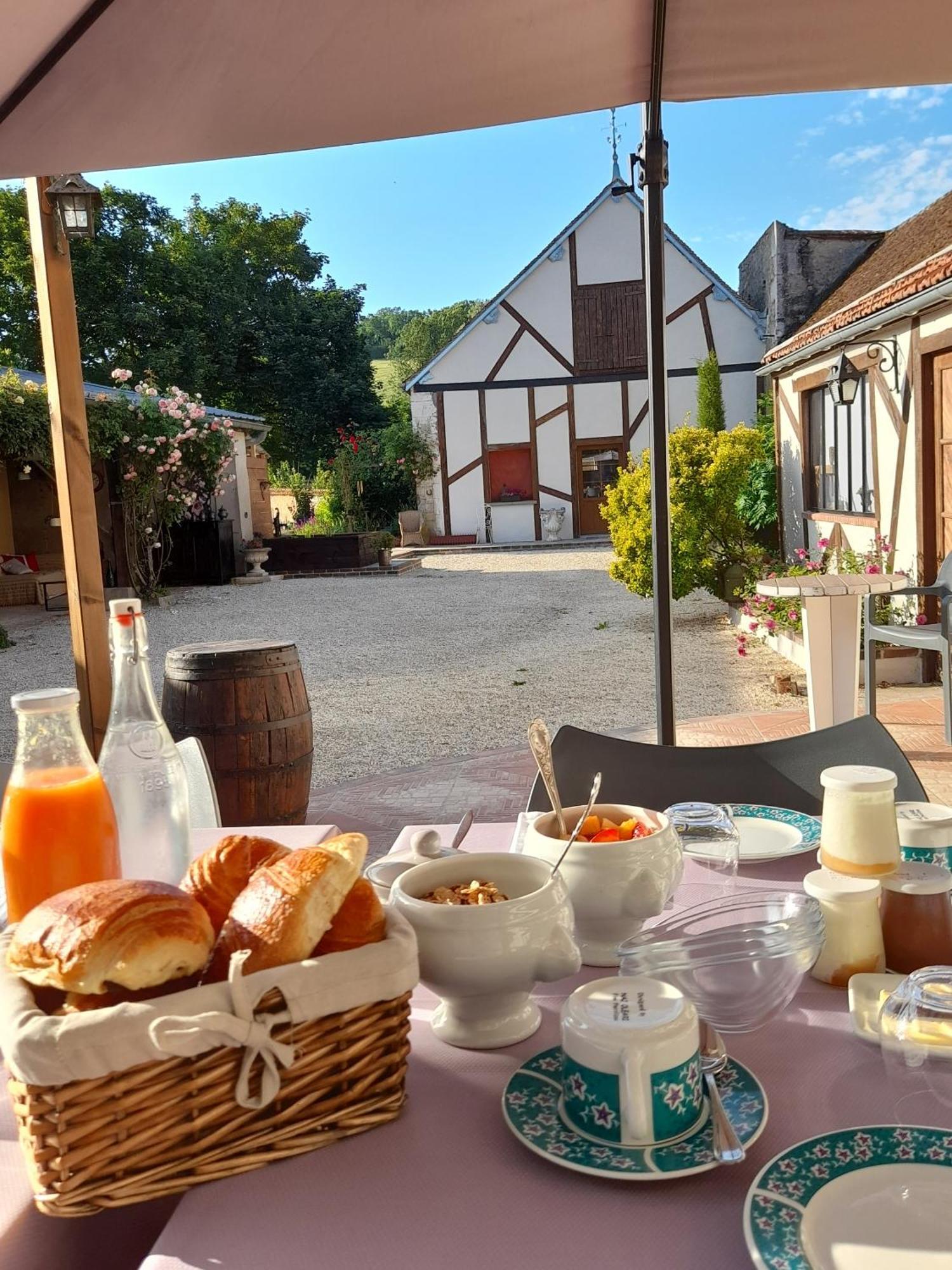 Bed and Breakfast Aux Sources De Ouanne Exterior foto